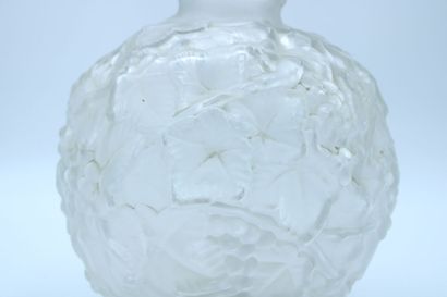 LALIQUE
(in the taste of). Vase ball out...