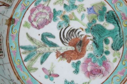 CHINE
Polychrome porcelain basin, with central...