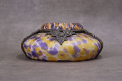 VIde pocket in yellow and purple stained...