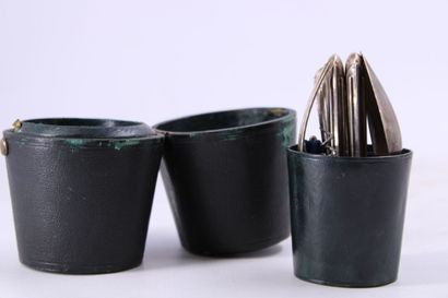 Couverts de voyage pliants comprenant: une...