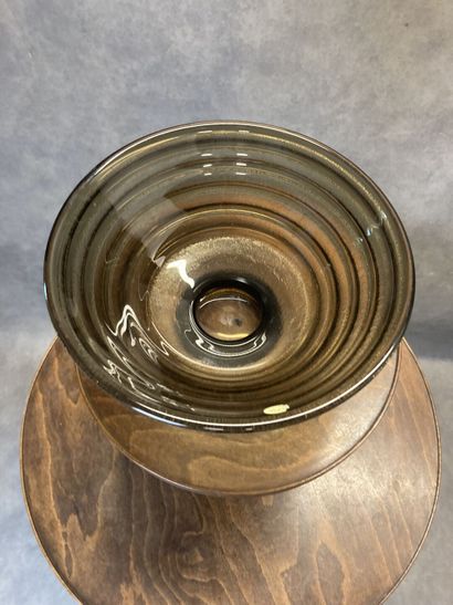DAUM 
Cup on pedestal out of smoked glass...