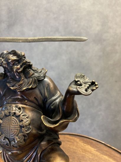 JAPON
Bronze representing a man with sword,...