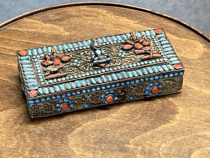 TIBET 
Metal box (silver ?) with filigree...
