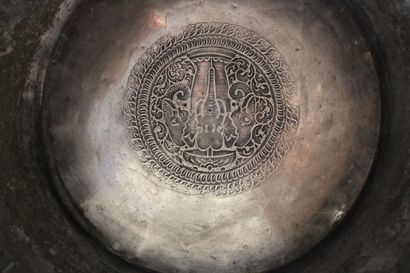 ASIE 
LAOS. Cup in silver embossed on its...