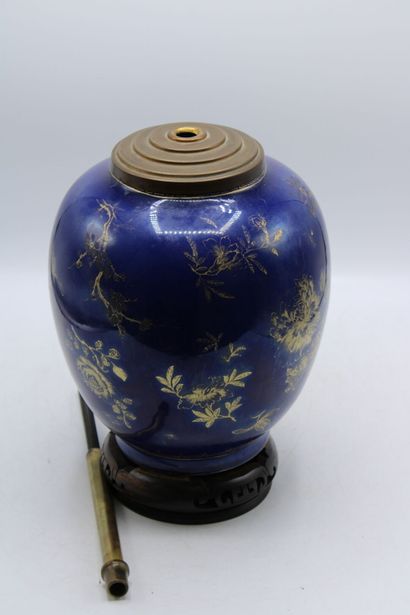 CHINA. Vase in blue porcelain decorated with...