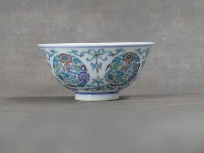 CHINA. Porcelain rice bowl decorated with...