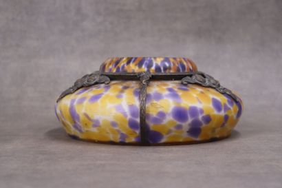 VIde pocket in yellow and purple stained...