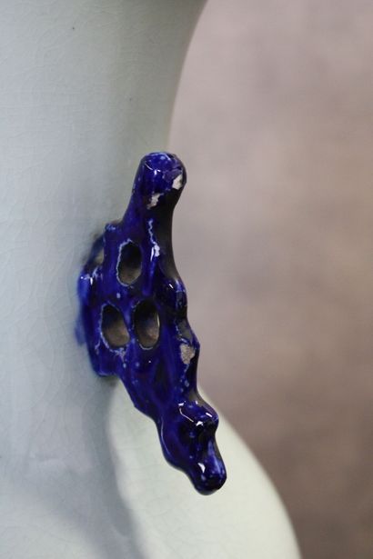 CHINE 
Important baluster vase in porcelain...