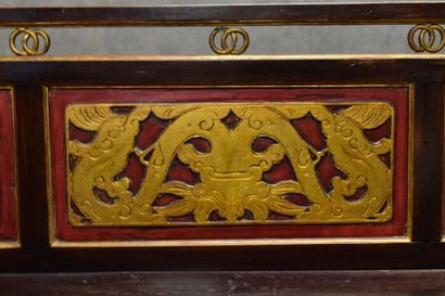 CHINA. Sofa-bench in carved and molded wood...