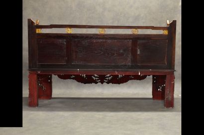 CHINA. Sofa-bench in carved and molded wood...