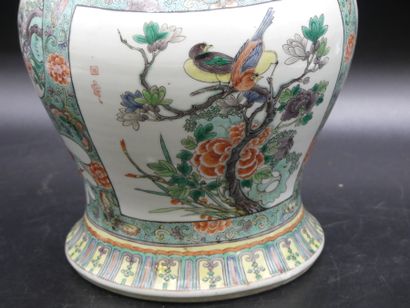CHINA. Covered vase in white porcelain decorated...
