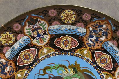 Plat au dragon. 
CHINA. Important dish in...