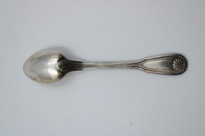 ERCUIS. Ménagère en métal argent comprenant...