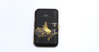 JAPON 
CHINA. Small metal box decorated with...