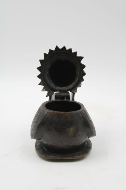 CHINA. Perfume burner in the shape of a bird...