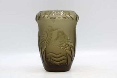 MULLER 
MULLER. Multi-layer vase decorated...