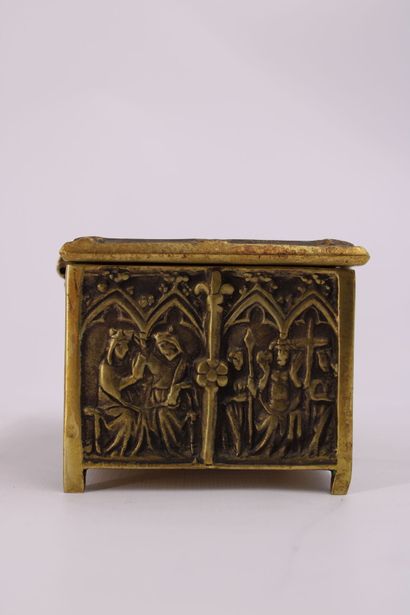 Meeting of two gilded brass boxes. Dimensions:...