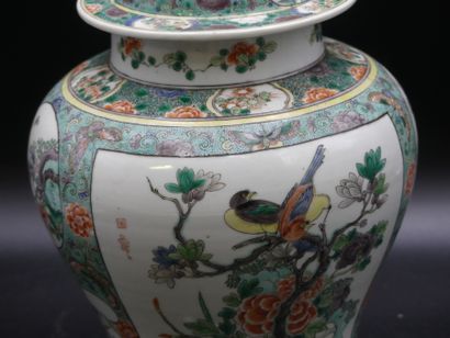 CHINA. Covered vase in white porcelain decorated...