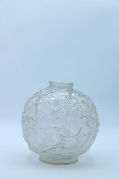 LALIQUE
(in the taste of). Vase ball out...