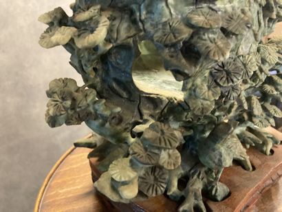 CHINE 
Cache pot carved out of hard stone...