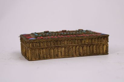 Meeting of two gilded brass boxes. Dimensions:...