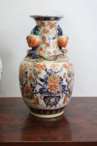 Paire de vases. 
CHINA Pair of porcelain...