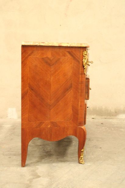 Commode Style Louis XV
Commode en marqueterie...