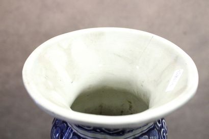 DELFT. Paire de vase en céramique émaillé...