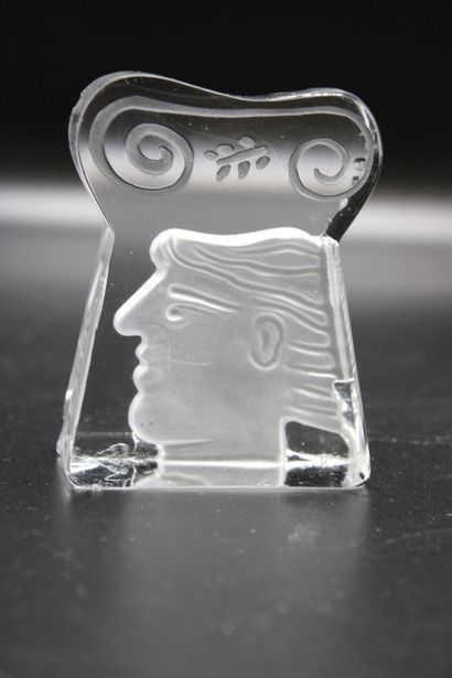 DAUM. Meeting of a transparent glass vide-poche...