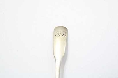 Nécessaire en argent comprenant 4 pièces...