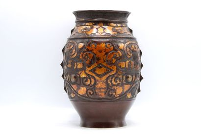 CHINA. Copper vase with incised geometric...