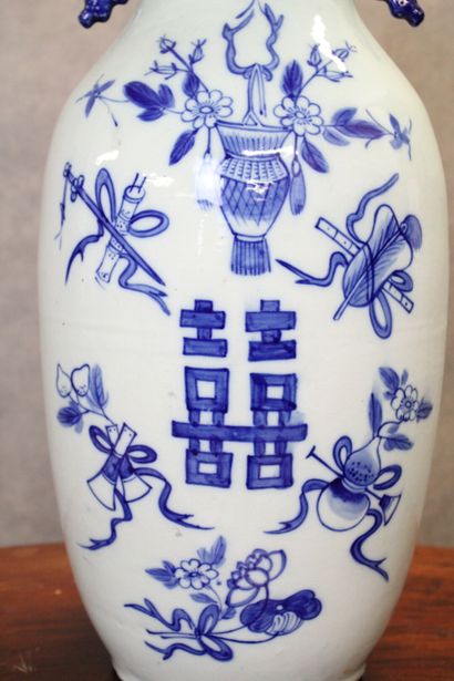 CHINE 
Important baluster vase in porcelain...