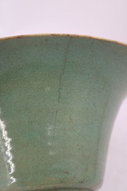 Vase tulipe
CHINA. Ceramic tulip vase decorated...