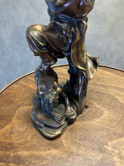 JAPON
Bronze representing a man with sword,...