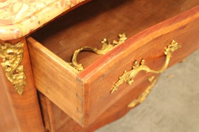 Commode Style Louis XV
Commode en marqueterie...