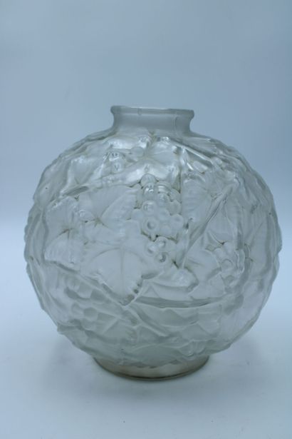 LALIQUE
(in the taste of). Vase ball out...
