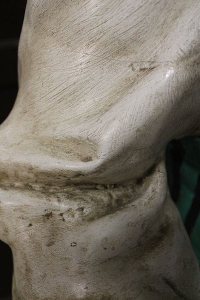 Majordome
Plaster statue of a black man in...