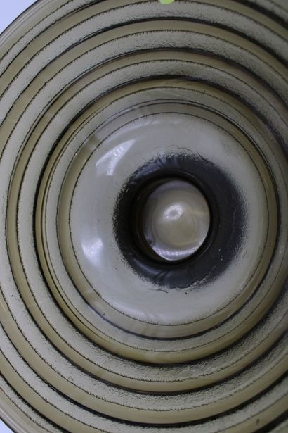 DAUM 
Cup on pedestal out of smoked glass...