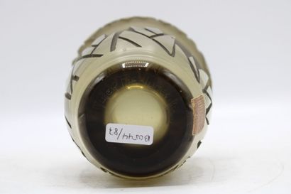 MULLER 
MULLER. Multi-layer vase decorated...