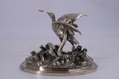 Ecole du XIXe siècle. Pique fleur en bronze...