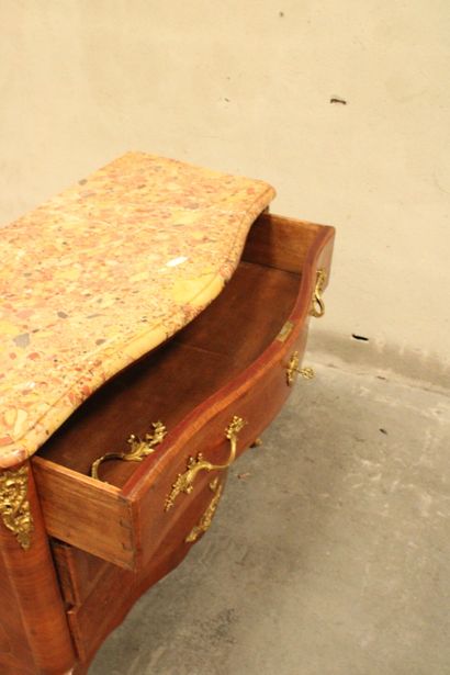Commode Style Louis XV
Commode en marqueterie...