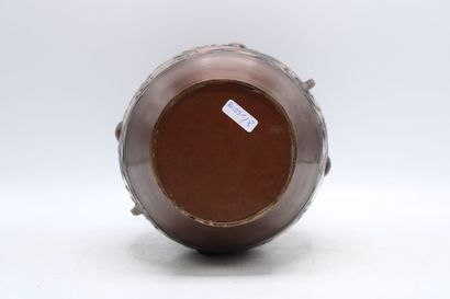CHINA. Copper vase with incised geometric...