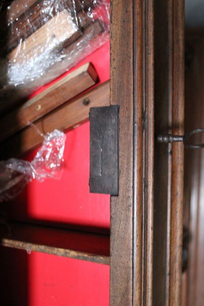 Buffet
Armoire a de corps en noyer mouluré...