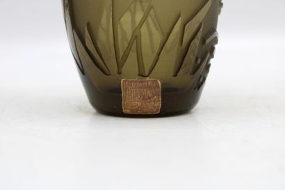MULLER 
MULLER. Multi-layer vase decorated...