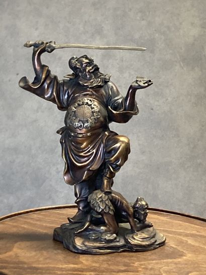 JAPON
Bronze representing a man with sword,...