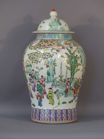 CHINE, Importante potiche couverte en porcelaine...
