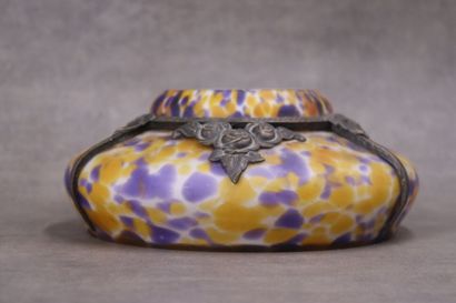 VIde pocket in yellow and purple stained...