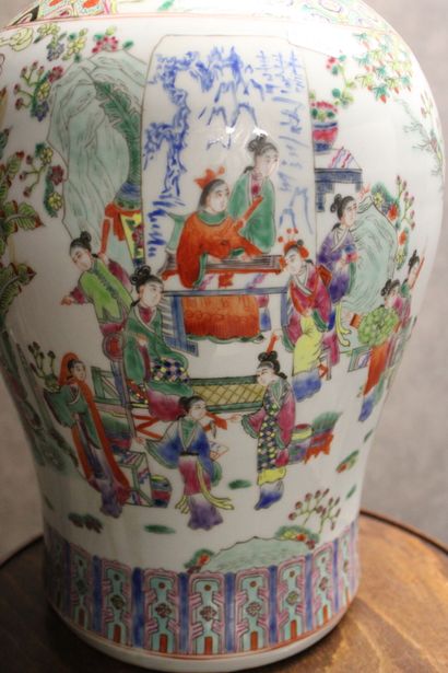 CHINA. Covered polychrome porcelain vase...