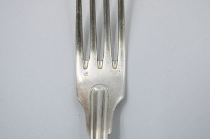 ERCUIS. Ménagère en métal argent comprenant...