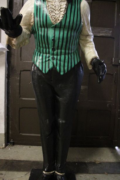 Majordome
Plaster statue of a black man in...